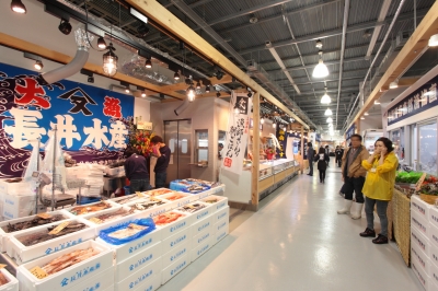 Yokosuka Port Market