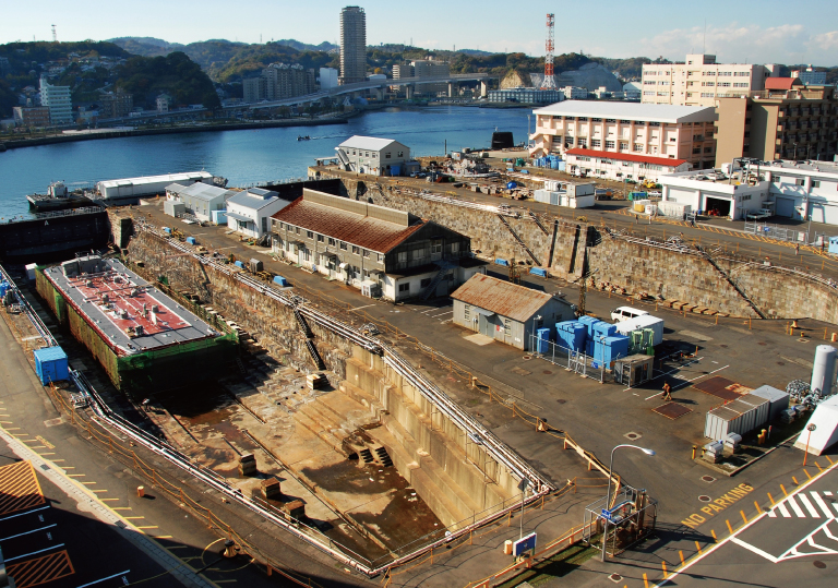 米海軍横須賀基地１号～６号ドック